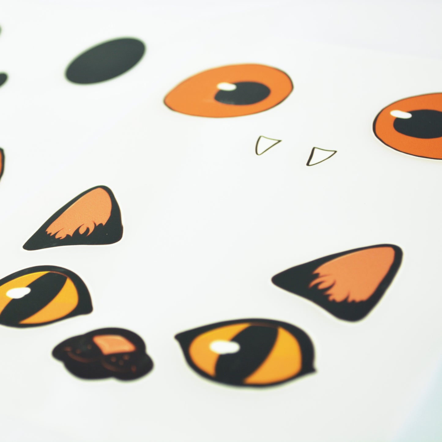 Artstickly Bügelbilder Masken A5-Set für Textilien, 2 Bögen für Kinder, Familie, Erwachsene