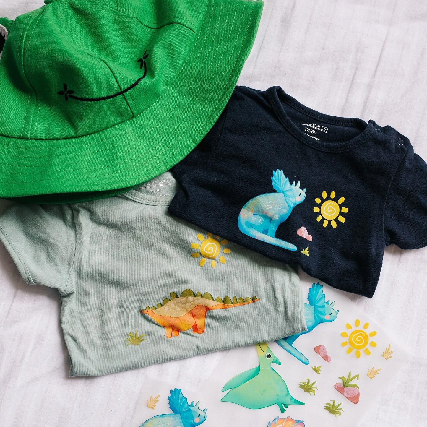 Artstickly Bügelbilder Dino A5-Set für Textilien, 2 Bögen für Kinder Babys